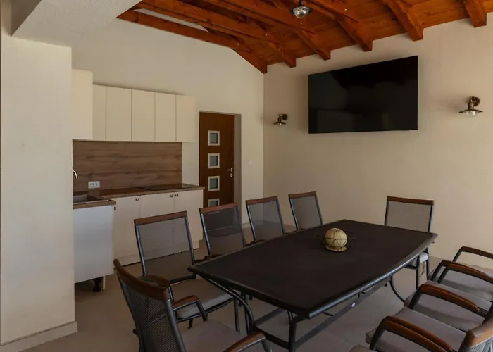 Mikic By Guide וילה